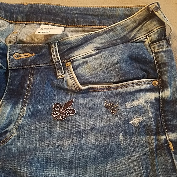 Custom distressed H&M skinny jeans with decals - Picture 5 of 8